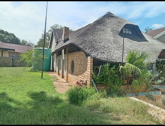 3 BEDROOM FREESTANDING FOR SALE IN STILFONTEIN EXT 4